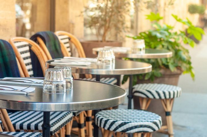 aménagement d'une terrasse de café